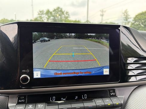 Used 2025 Toyota Camry SE FWD image 11