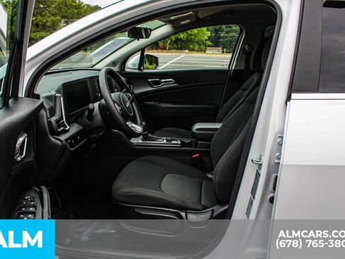 Used 2025 Kia Sportage LX FWD image 17
