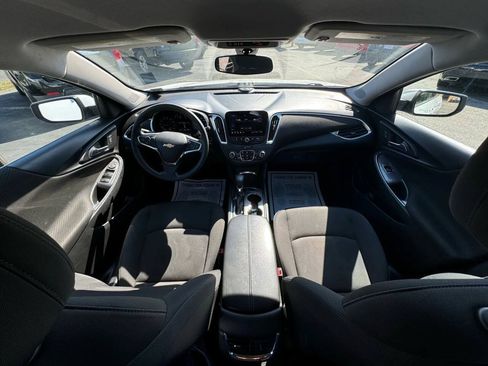 Used 2021 Chevrolet Malibu LT FWD image 33