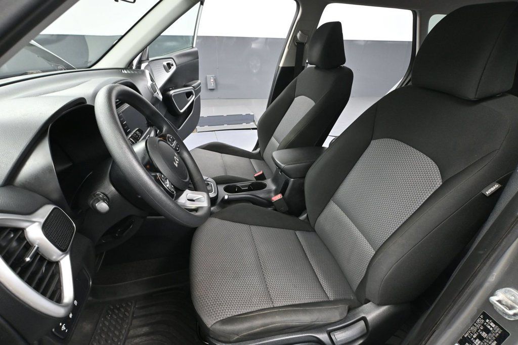 Used 2023 Kia Soul LX w/ LX Technology Package FWD image 18