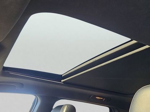 Used 2015 Jeep Grand Cherokee Limited w/ Luxury Group II image 16