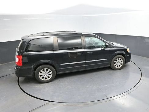 Used 2016 Chrysler Town & Country Touring FWD image 30