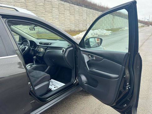 Used 2016 Nissan Rogue SV FWD image 26