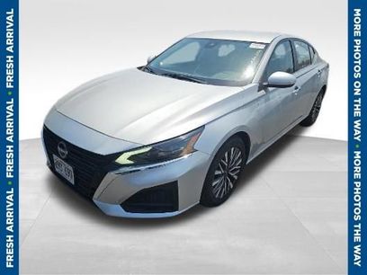 Used 2023 Nissan Altima 2.5 SV