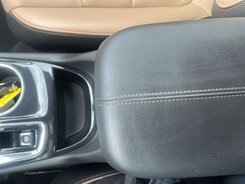 Used 2022 Chevrolet Equinox Premier AWD/4WD image 38
