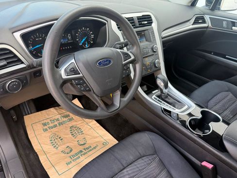 Used 2016 Ford Fusion SE FWD image 9