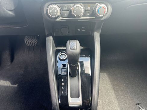 Used 2025 Nissan Versa SV FWD image 39