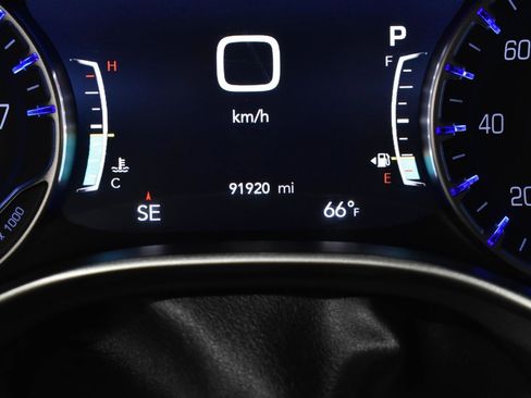 Used 2022 Chrysler Pacifica Touring-L FWD image 23