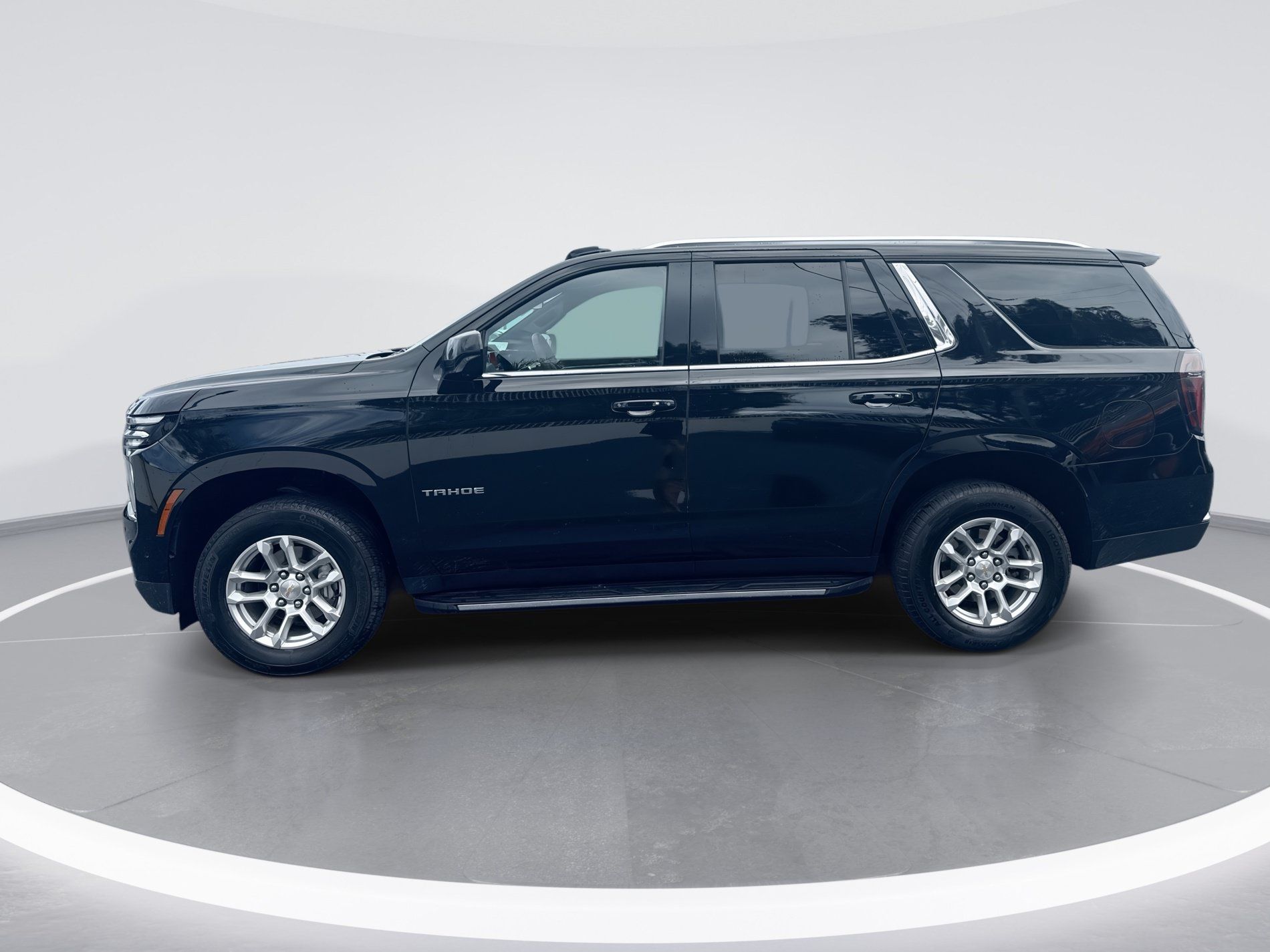 Used 2025 Chevrolet Tahoe LT RWD image 7