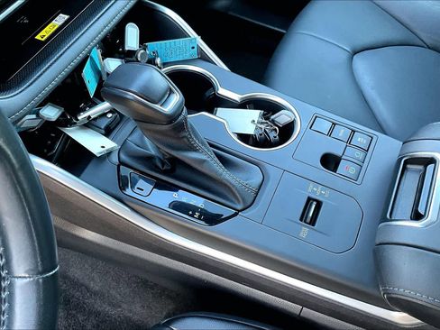 Certified 2023 Toyota Highlander XLE image 16