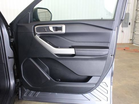 Used 2023 Ford Explorer XLT RWD image 24