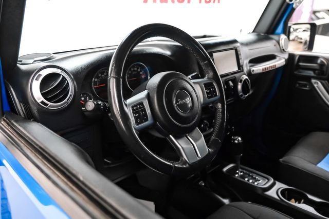 Used 2016 Jeep Wrangler Unlimited Rubicon AWD/4WD image 12