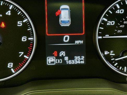 Used 2024 Subaru Crosstrek 2.0i Premium image 18