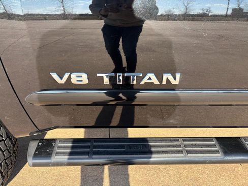 Used 2005 Nissan Titan LE w/ (U01) Nissan Navigation Pkg image 19
