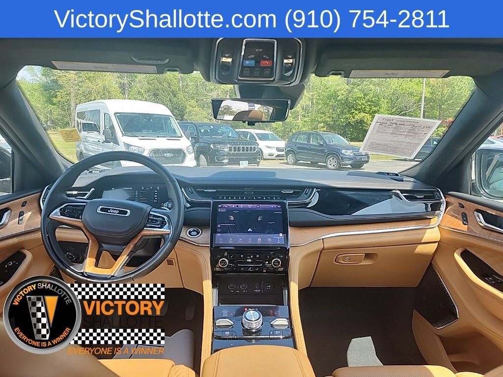 Used 2025 Jeep Grand Cherokee L Summit AWD/4WD image 3