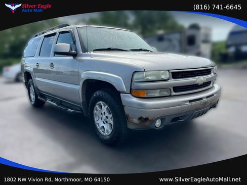 Used 2004 Chevrolet Suburban Z71 w/ Preferred Equipment Group AWD/4WD image 2
