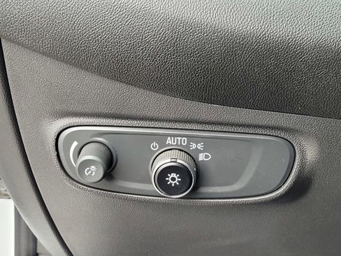 Used 2022 Chevrolet Equinox LS w/ LS Convenience Package FWD image 29