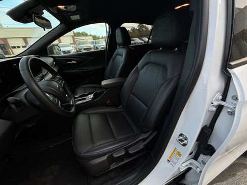 Used 2025 Buick Envista Sport Touring image 29