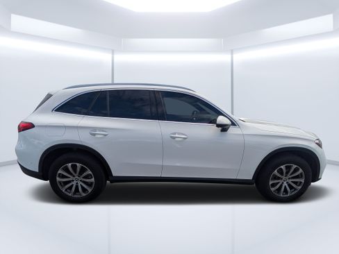 Certified 2025 Mercedes-Benz GLC 300 4MATIC image 2