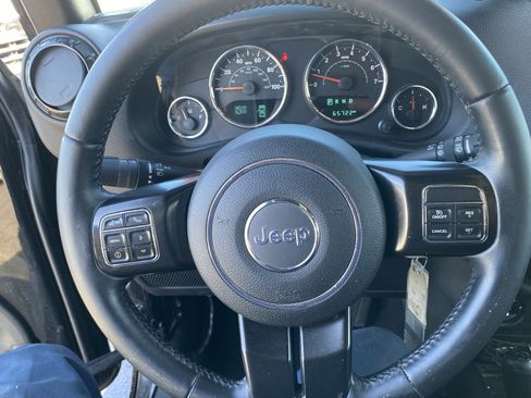 Used 2017 Jeep Wrangler Unlimited Sahara AWD/4WD image 14