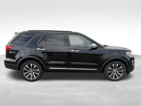 Used 2017 Ford Explorer Platinum image 11