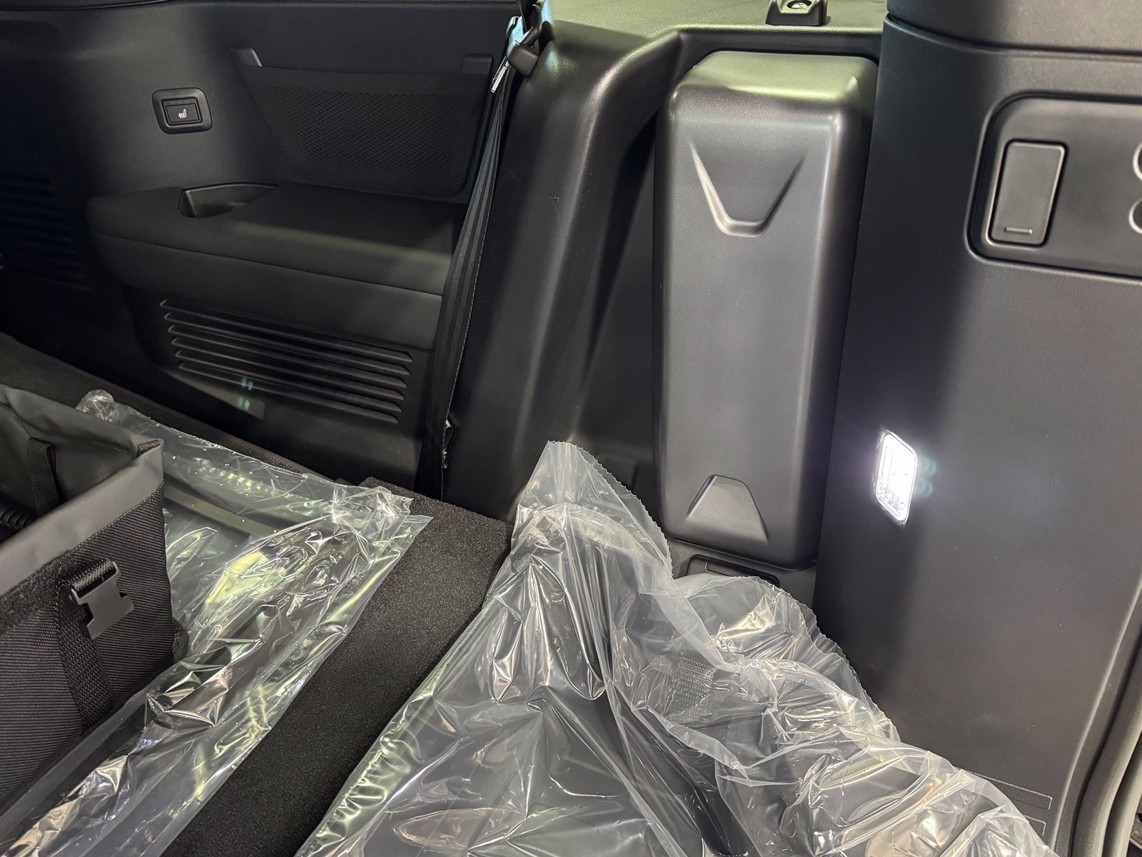 New 2026 Land Rover Defender 130 V8 AWD/4WD image 42