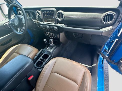 Used 2023 Jeep Wrangler Unlimited Sahara AWD/4WD image 32