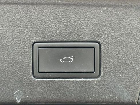 Used 2024 Volkswagen Atlas Cross Sport SE image 23