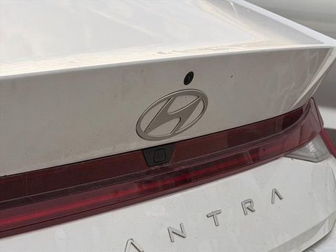 Used 2024 Hyundai Elantra SEL w/ Convenience Package FWD image 18