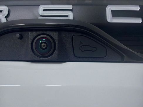 New 2026 Porsche Macan Electric image 23