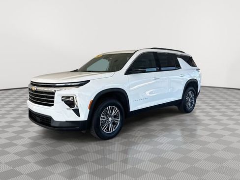 Certified 2025 Chevrolet Traverse LT image 6