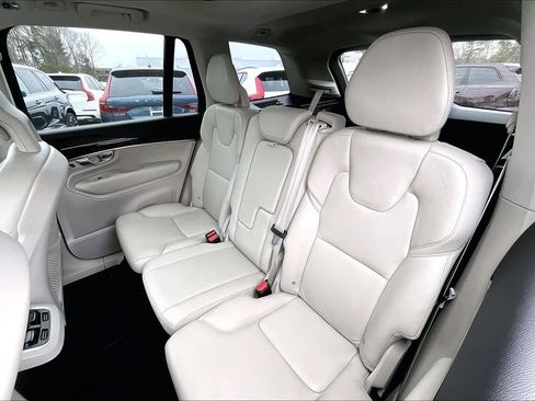 Used 2017 Volvo XC90 T6 Momentum w/ Vision Package image 20