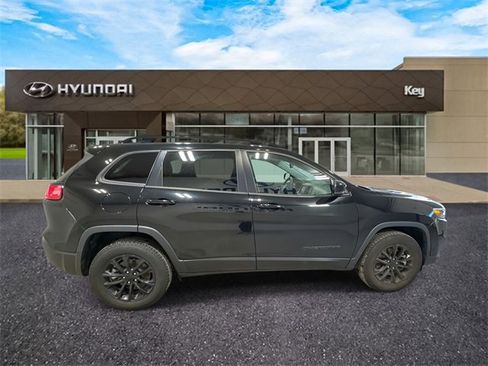 Used 2023 Jeep Cherokee Altitude Lux image 4