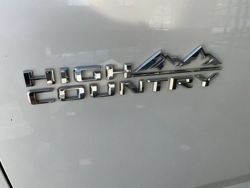 Used 2023 Chevrolet Traverse High Country AWD/4WD image 25