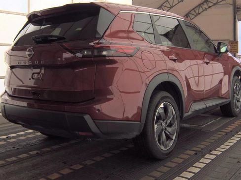 Used 2025 Nissan Rogue SV FWD image 2