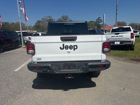 Used 2024 Jeep Gladiator Sport image 4