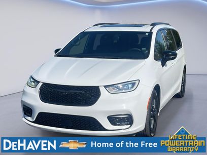 Used 2025 Chrysler Pacifica Limited
