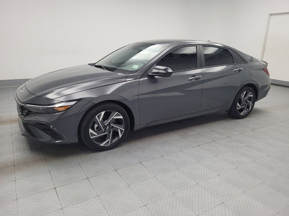 Used 2025 Hyundai Elantra Sport FWD image 2