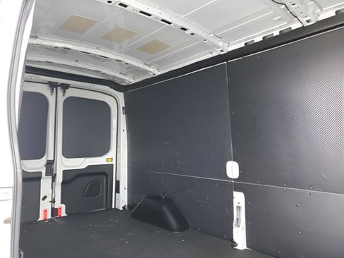 Used 2018 Ford Transit 250 Base image 16