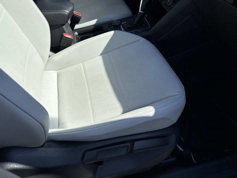 Used 2018 Volkswagen Tiguan SEL AWD/4WD image 10