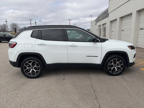 Used 2025 Jeep Compass Limited image 7