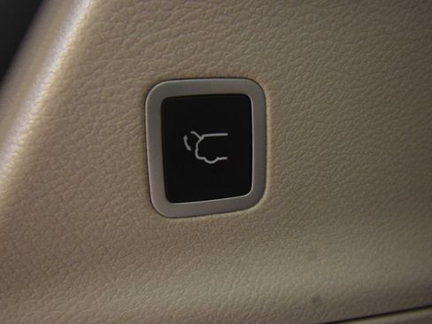 Used 2023 Chrysler Pacifica Touring-L FWD image 37