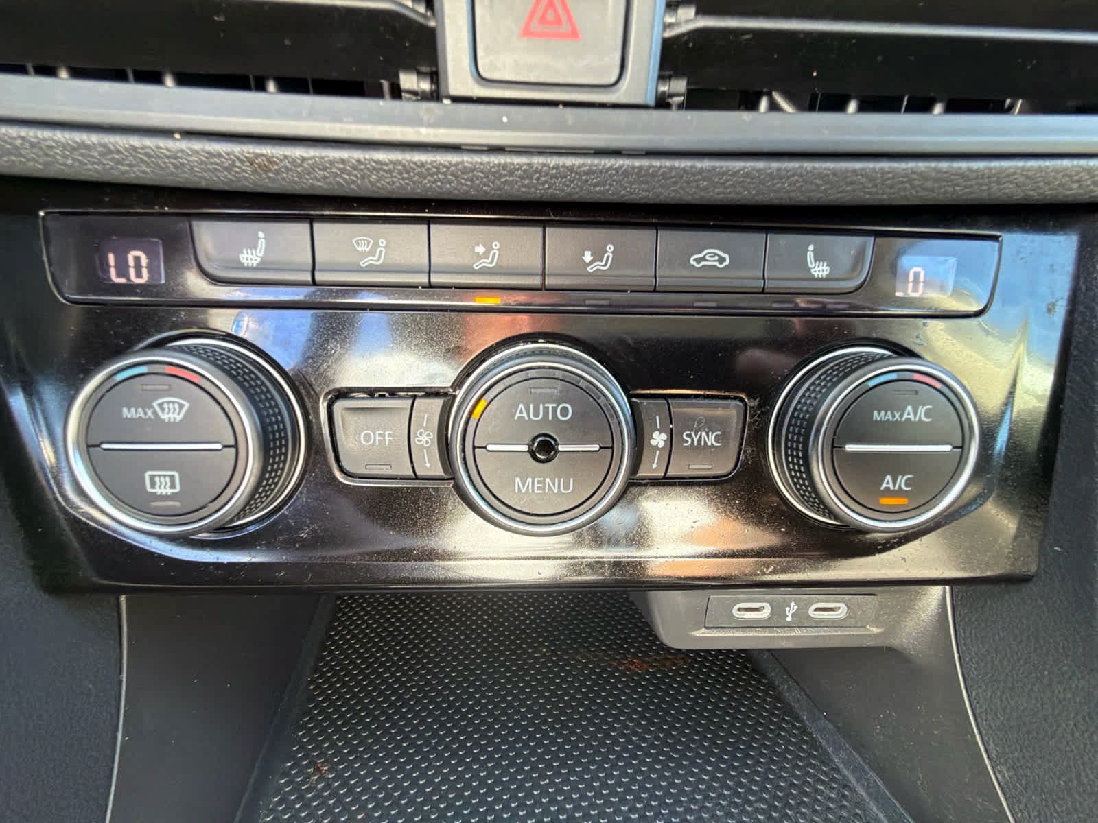 Used 2024 Volkswagen Jetta SE FWD image 18