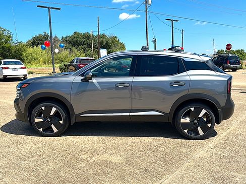 Certified 2025 Nissan Kicks SR FWD image 4