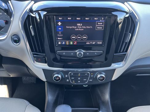 Used 2023 Chevrolet Traverse LS AWD/4WD image 23