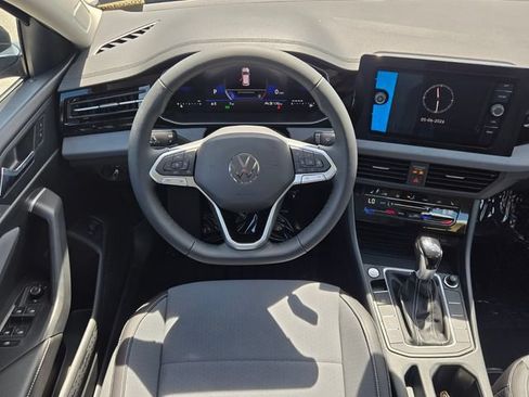 New 2026 Volkswagen Jetta SE FWD image 15