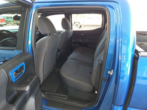 Used 2017 Toyota Tacoma TRD Sport AWD/4WD image 22