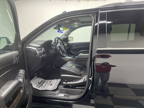 Used 2019 Chevrolet Suburban LT w/ Luxury Package image 9