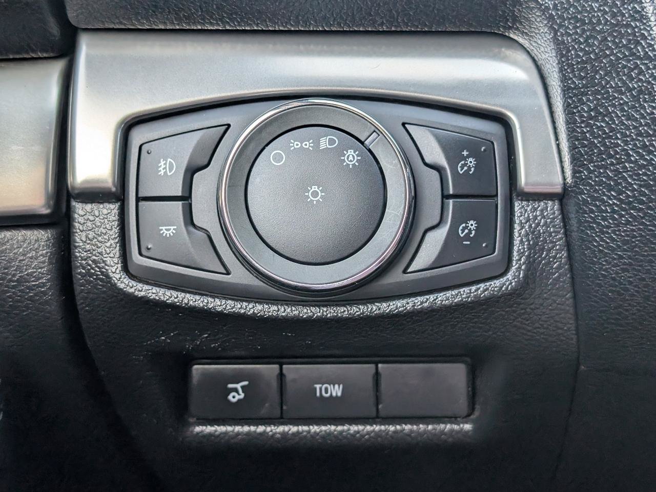 Used 2019 Ford Explorer XLT w/ Equipment Group 202A FWD image 12