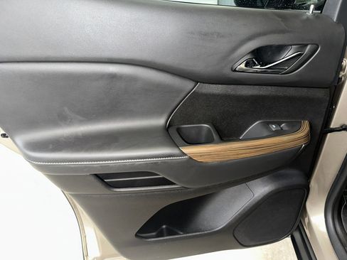 Certified 2023 GMC Acadia SLE w/ Driver Convenience Package image 18